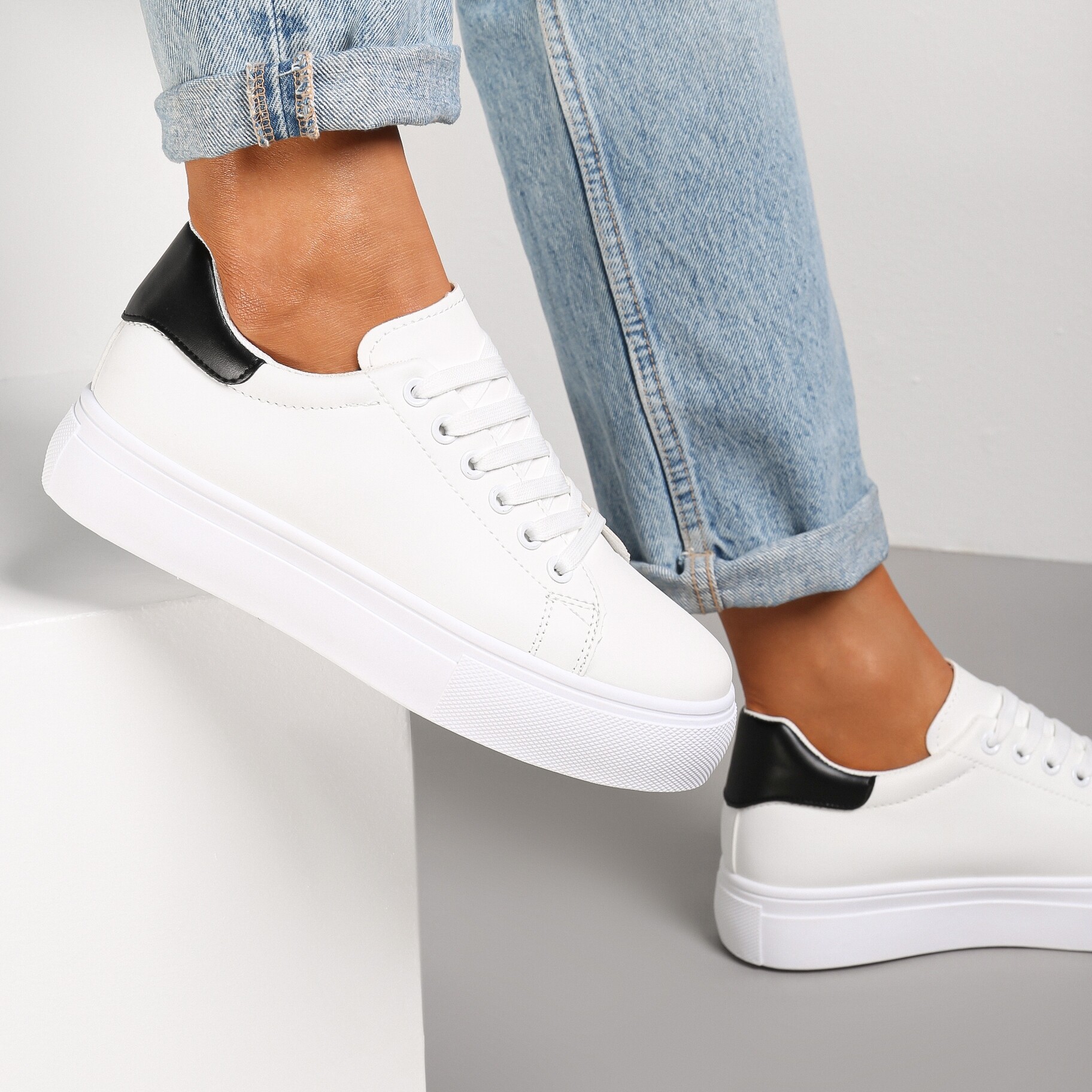 BIało-Czarne Sneakersy Thessomeda, biały, imitacja skóry, Renee, damski, przejściowy, rozmiar 37