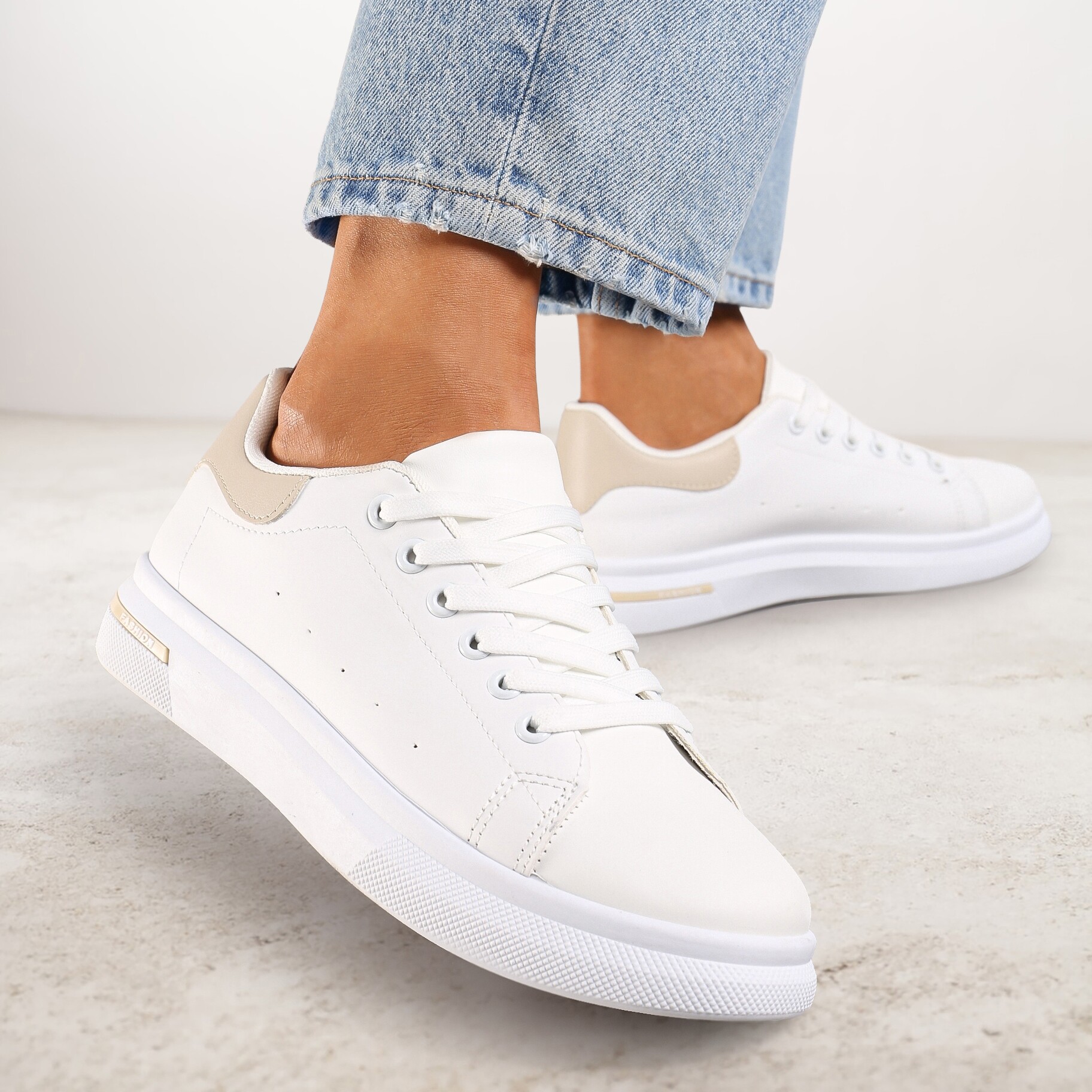 Biało-Beżowe Wiązane Sneakersy na Płaskiej Podeszwie z Modną Wstawką Zanelih, biały, imitacja skóry, Renee, damski, przejściowy, rozmiar 39
