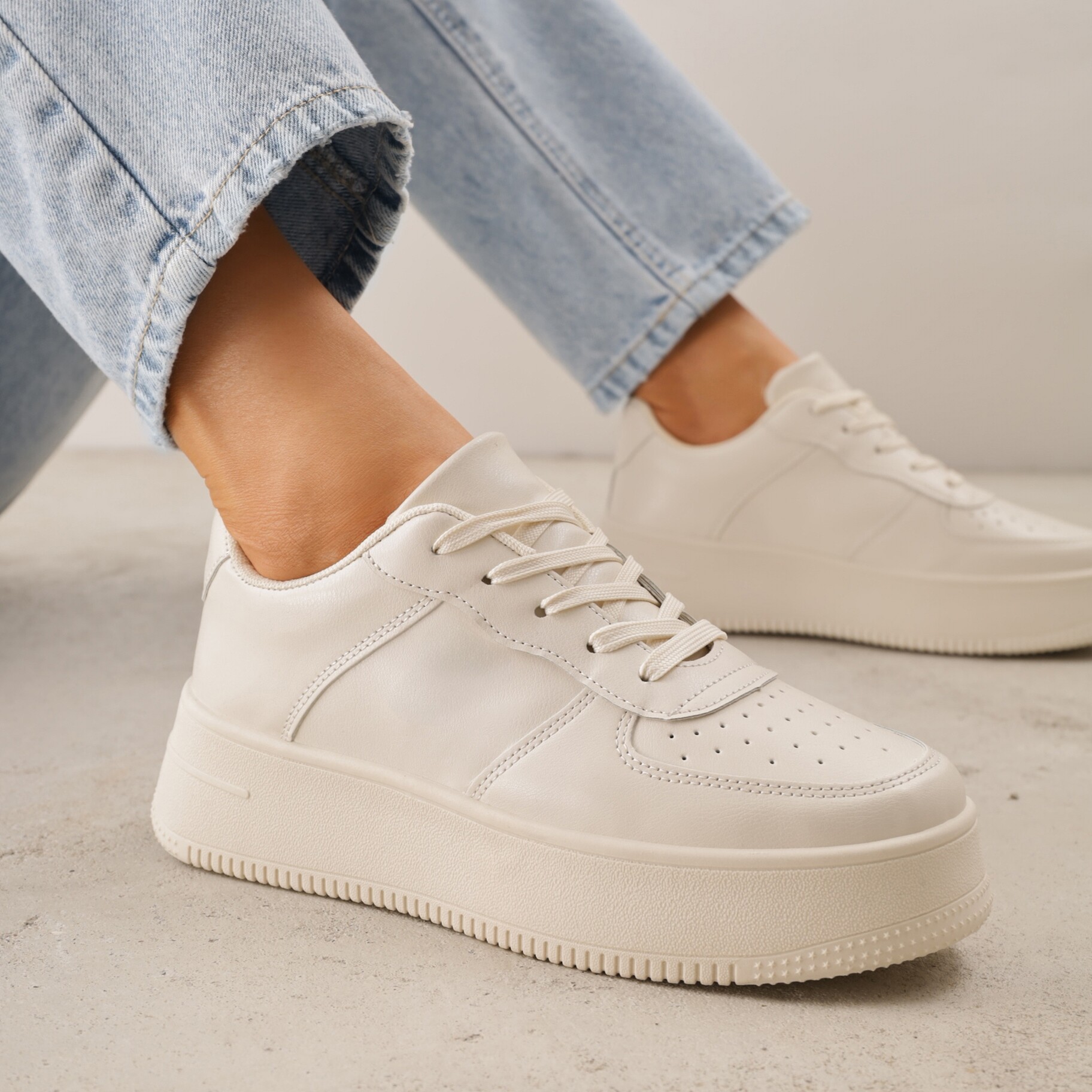 Beżowe Sznurowane Sneakersy na Platformie z Bieżnikiem Arvilla, beżowy, imitacja skóry, Renee, damski, przejściowy, rozmiar 39