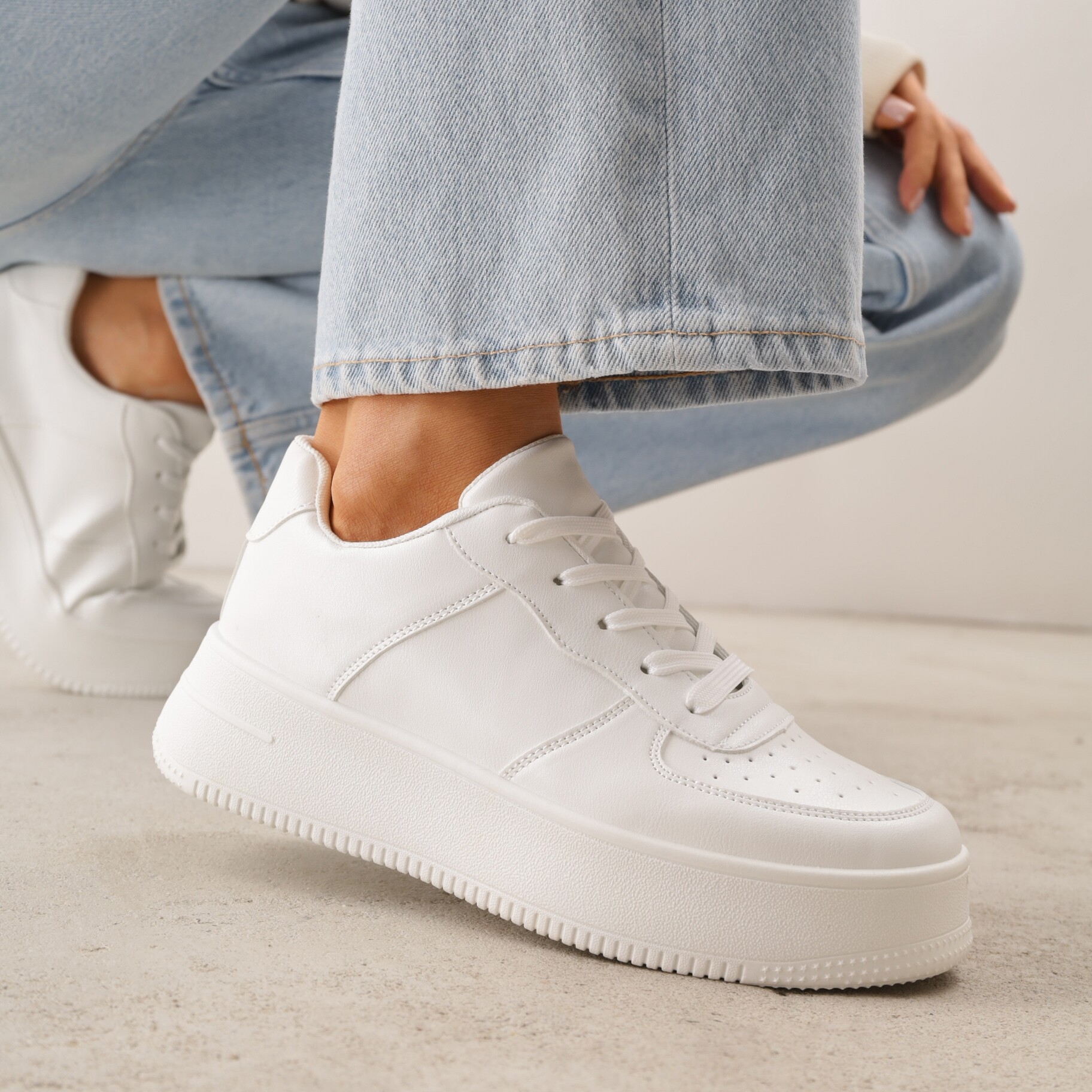 Białe Sznurowane Sneakersy na Platformie z Bieżnikiem Arvilla, biały, imitacja skóry, Renee, damski, przejściowy, rozmiar 36