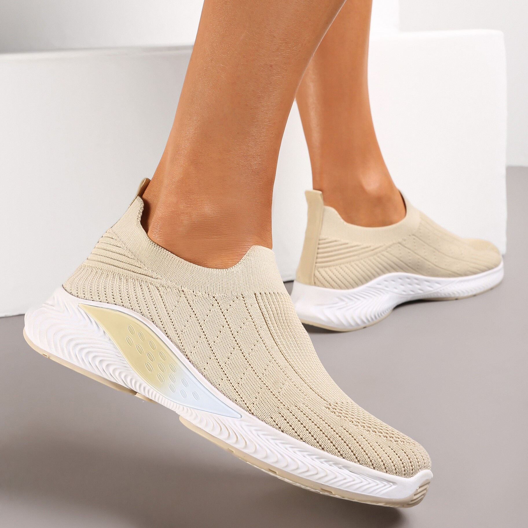 Beżowe Buty Sportowe na Tłoczonej Podeszwie z Elastyczną Cholewką Taiden, beżowy, materiał tekstylny, Renee, damski, letni, rozmiar 39