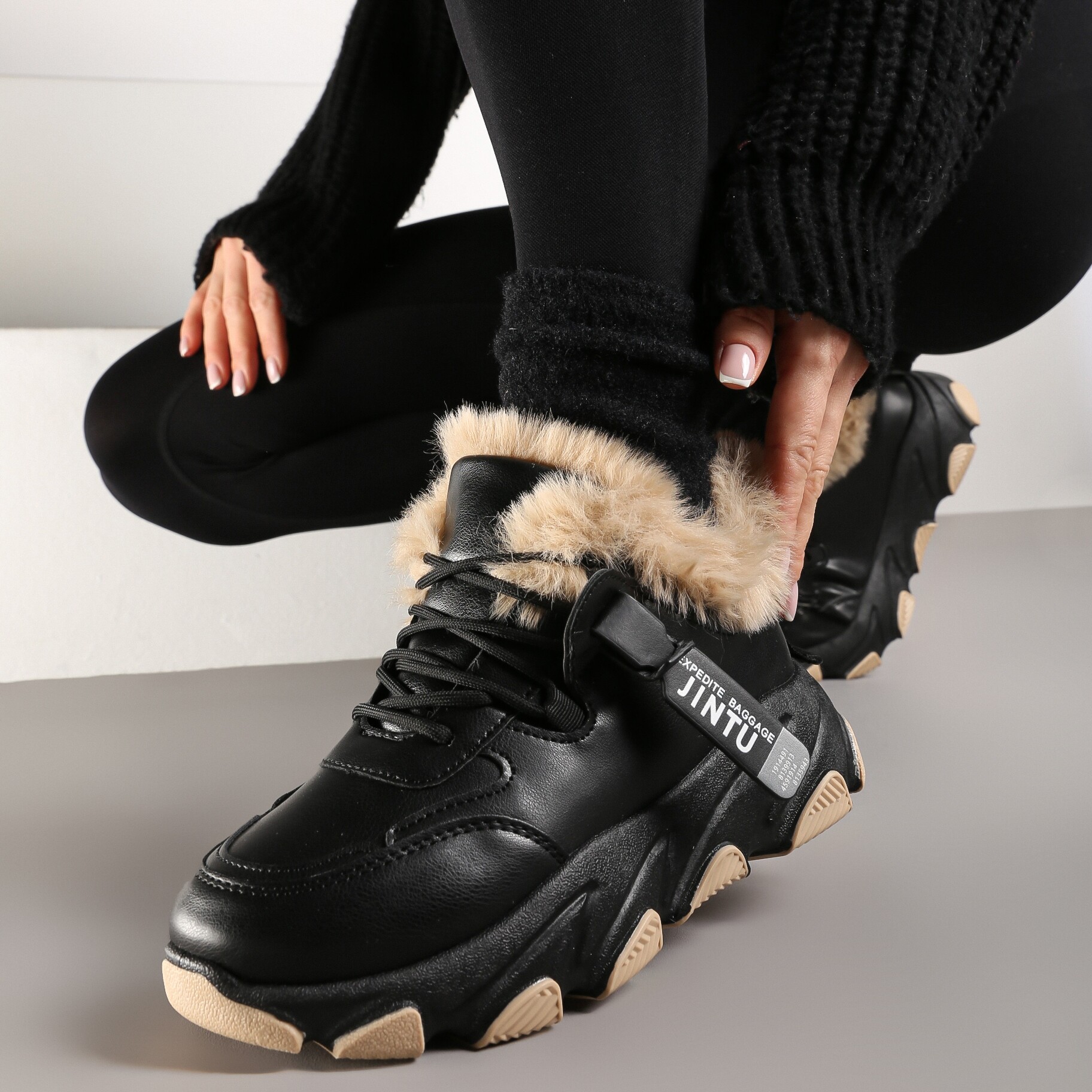 Czarne Sneakersy Przed Kostkę na Płaskiej Grubej Podeszwie z Ociepleniem ze Sztucznego Futerka Borrolla, czarny, imitacja skóry, Renee, damski, zimowy, rozmiar 36