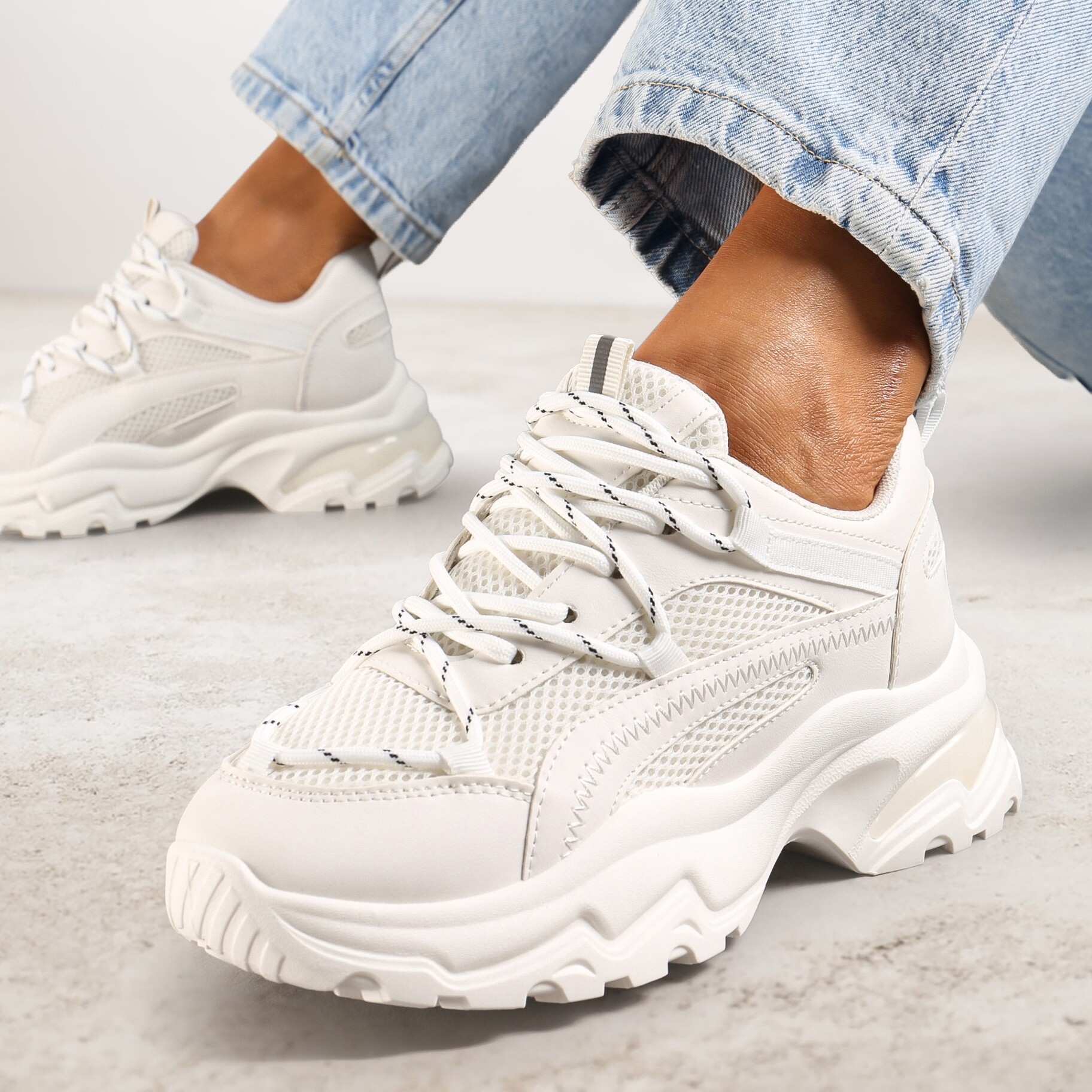 Białe Sneakersy na Masywnej Podeszwie z Siateczkowym Wstawkami i Ozdobnymi Sznurówkami Ollavia, biały, imitacja skóry, Renee, damski, przejściowy, rozmiar 39