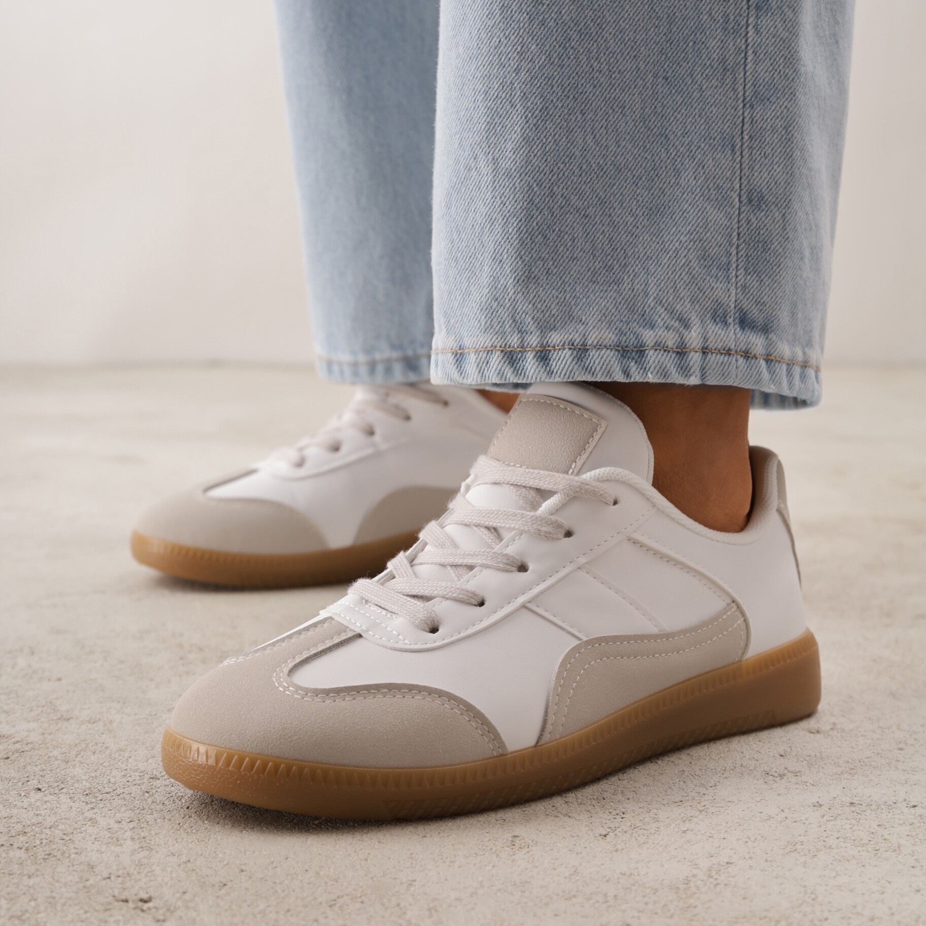 Biało-Szare Sneakersy z Ozdobnymi Przeszyciami przed Kostkę Redala, biały, imitacja skóry, Renee, damski, przejściowy, rozmiar 38