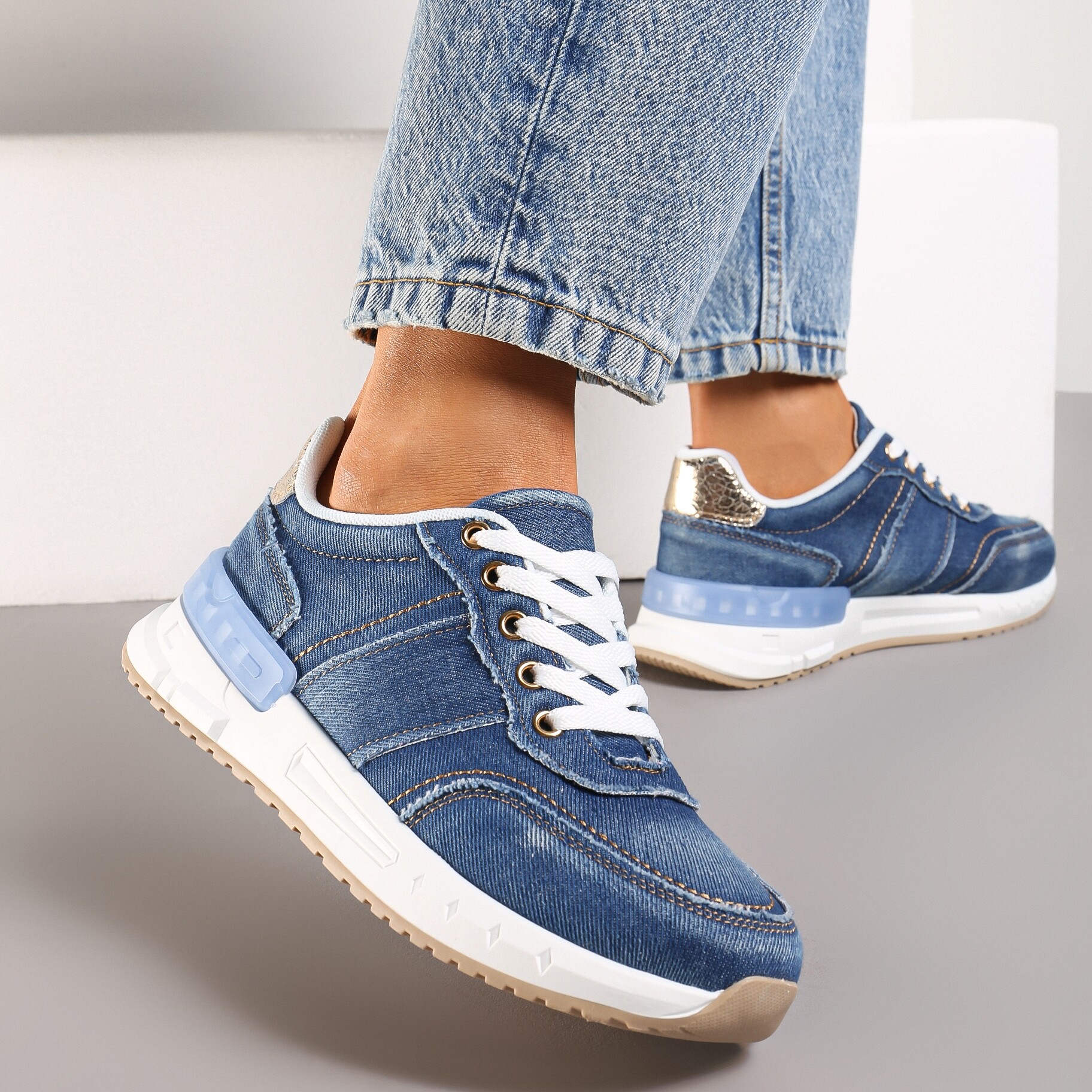 Granatowe Sneakersy z Jeansowego Materiału ze Złotymi Wstawkami i Ozdobnymi Przeszyciami Anilema, granatowy, materiał tekstylny, Renee, damski, przejściowy, rozmiar 36