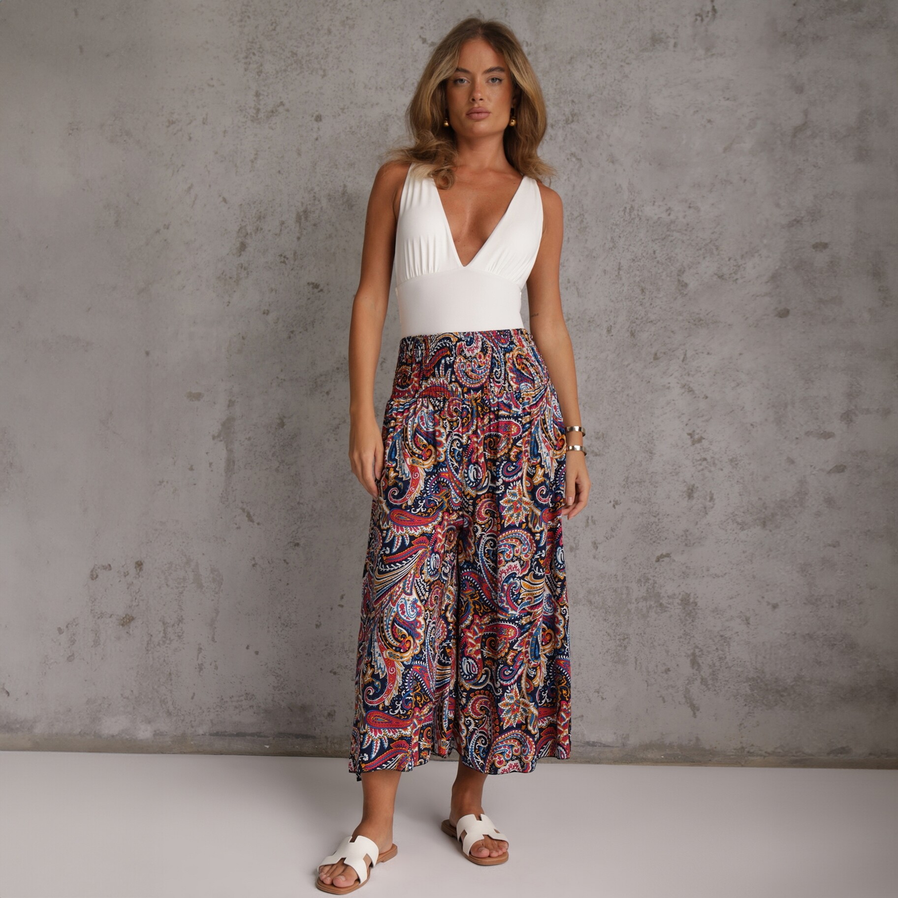 Granatowe Spodnie Culottes z Bawełnianej Tkaniny Ozdobione Wzorem Paisley Gwinamas, granatowy, tkanina, Renee, damski, letni, rozmiar M