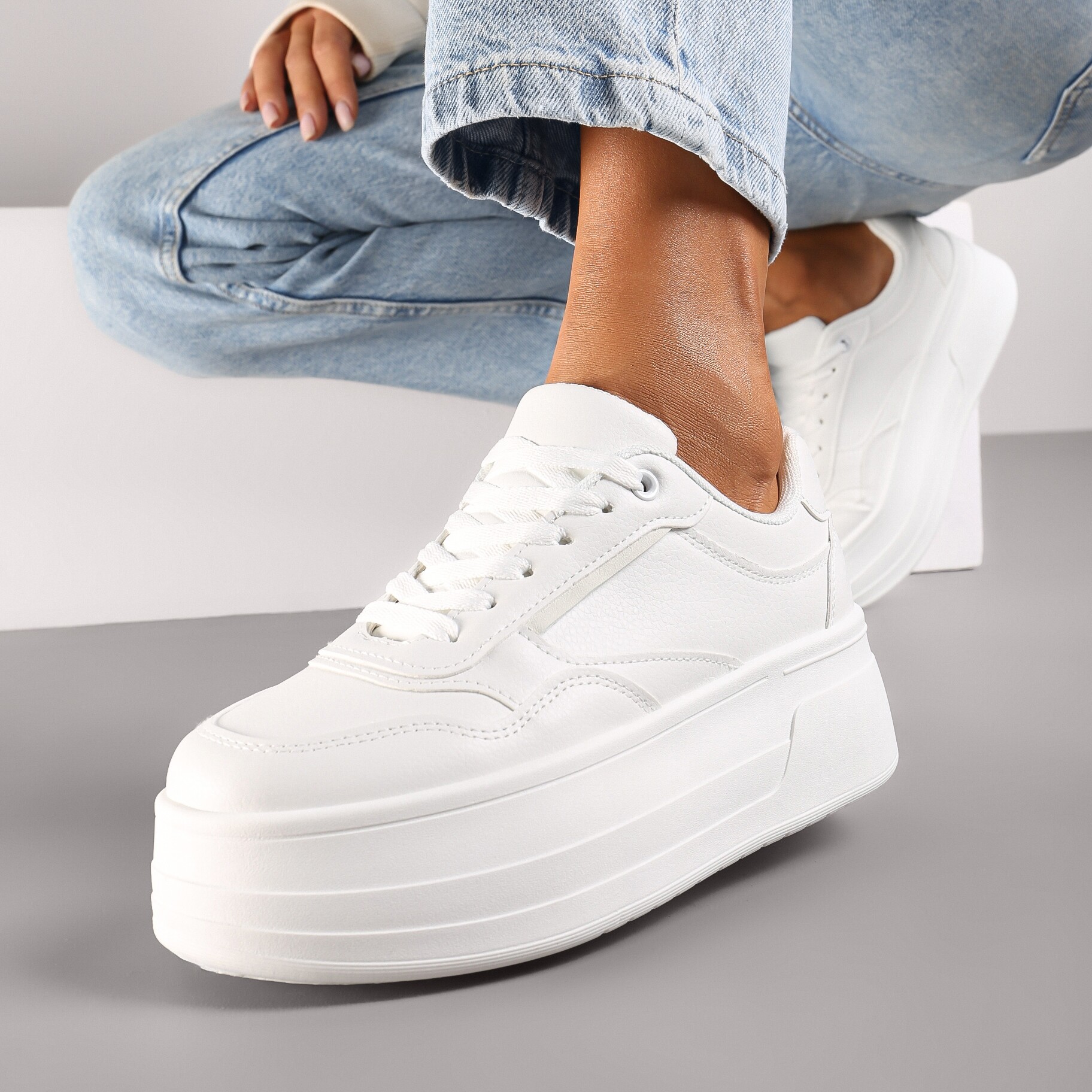 Białe Sneakersy na Platformie Ozdobionej Tłoczeniem Vaiviera, biały, imitacja skóry, Renee, damski, przejściowy, rozmiar 36