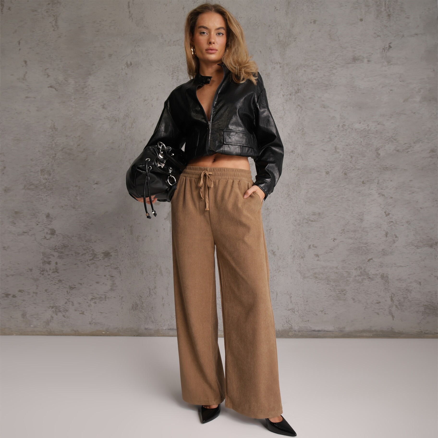 Ciemnobeżowe Spodnie o Szerokim Kroju High Waist z Wiązaniem w Pasie Ettianne, beżowy, sztruks, Renee, damski, przejściowy, rozmiar S