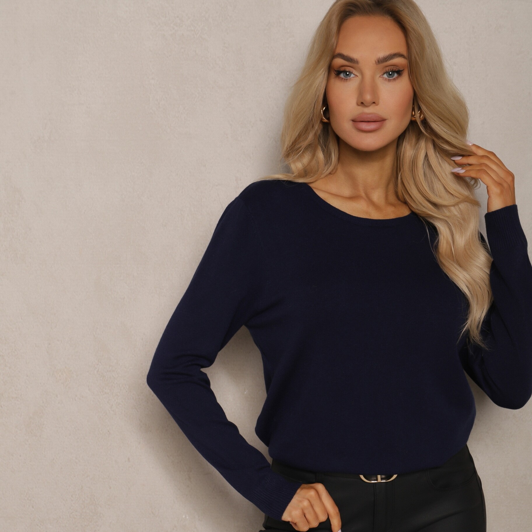 Granatowy Sweter o Klasycznym Kroju Irilians, granatowy, Renee, damski, przejściowy, rozmiar S