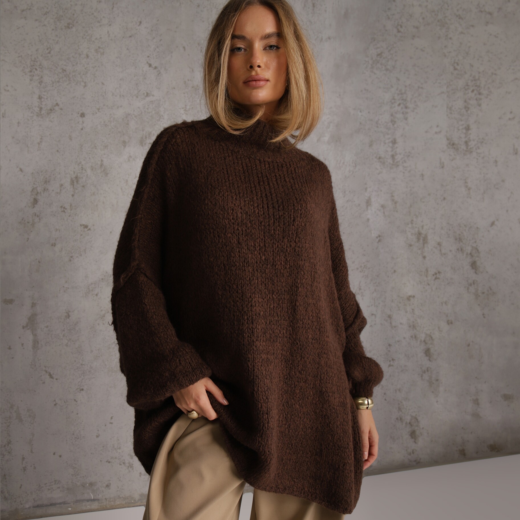 Brązowy Golf Oversize z Wełną z Opadającą Linią Ramion Lilirea, brązowy, Renee, damski, zimowy, rozmiar ONE SIZE