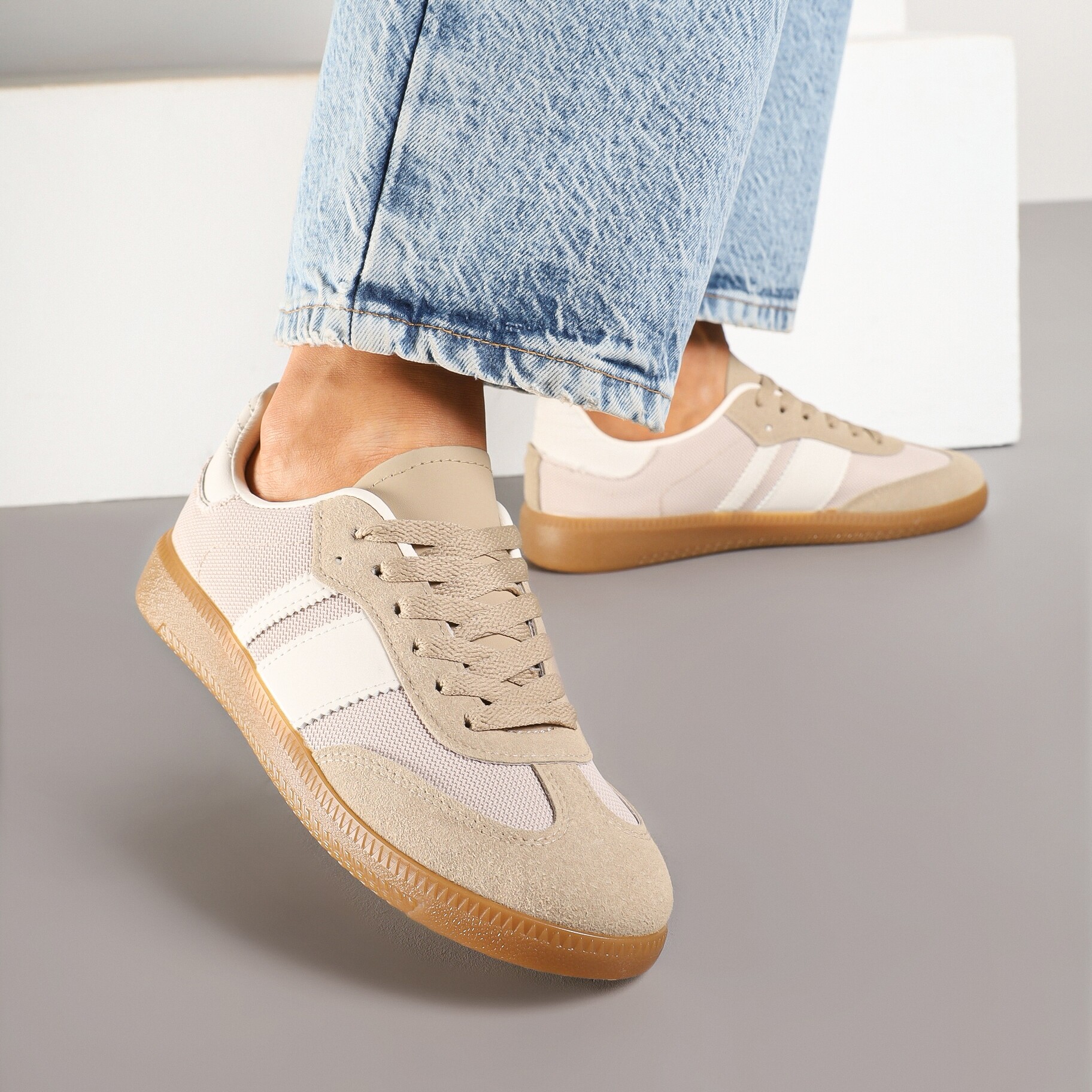 Ciemnobeżowe Sneakersy na Kauczukowej Podeszwie Ozdobione Paskami Emidi, beżowy, imitacja skóry, Renee, damski, przejściowy, rozmiar 39