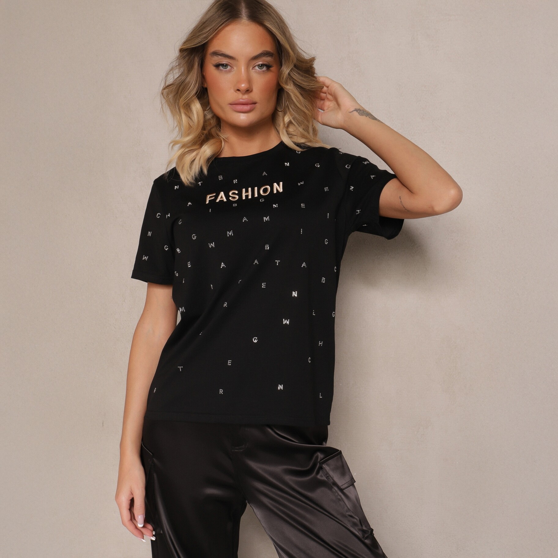 Czarny Bawełniany T-shirt Ozdobiony Napisem i Cyrkoniami Nalavenna, czarny, dzianina, Renee, damski, letni, rozmiar M
