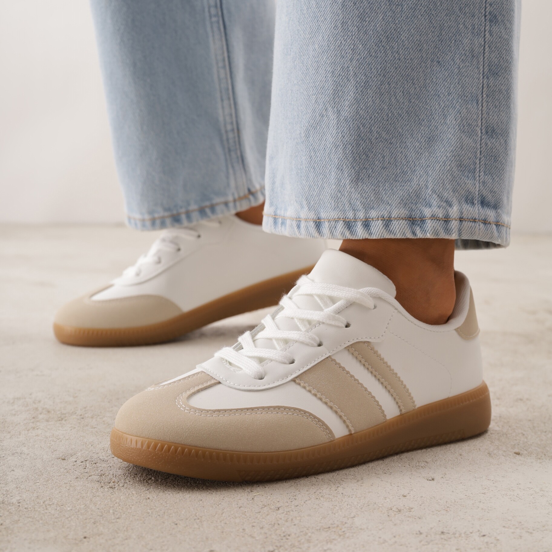 Beżowo-Białe Sneakersy w Stylu Tenisówek z Paskami Danareth, beżowy, nubuk syntetyczny, Renee, damski, przejściowy, rozmiar 38