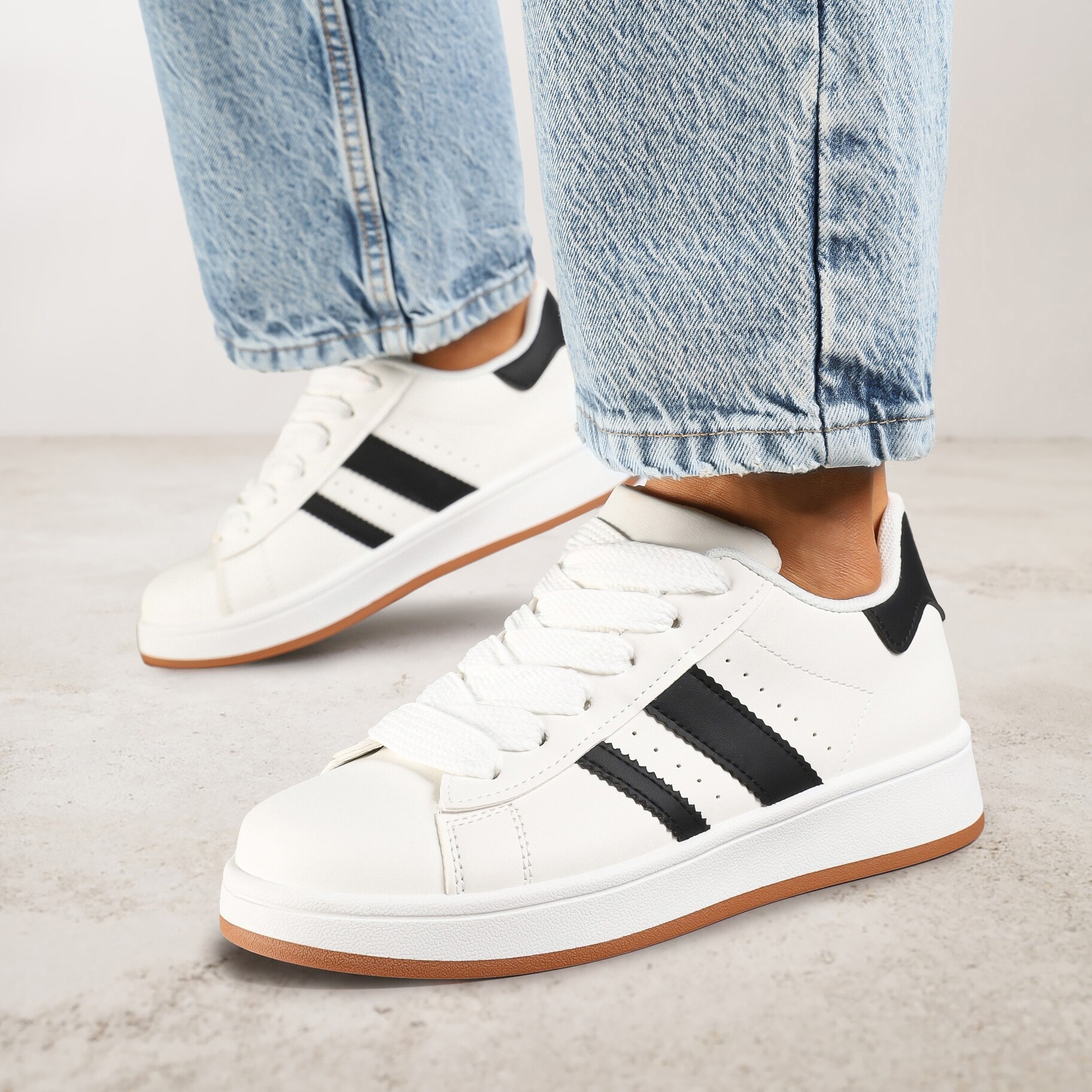 Białe Sneakersy na Niskiej Platformie z Naszywkami Flordexia, biały, nubuk syntetyczny, Renee, damski, przejściowy, rozmiar 38