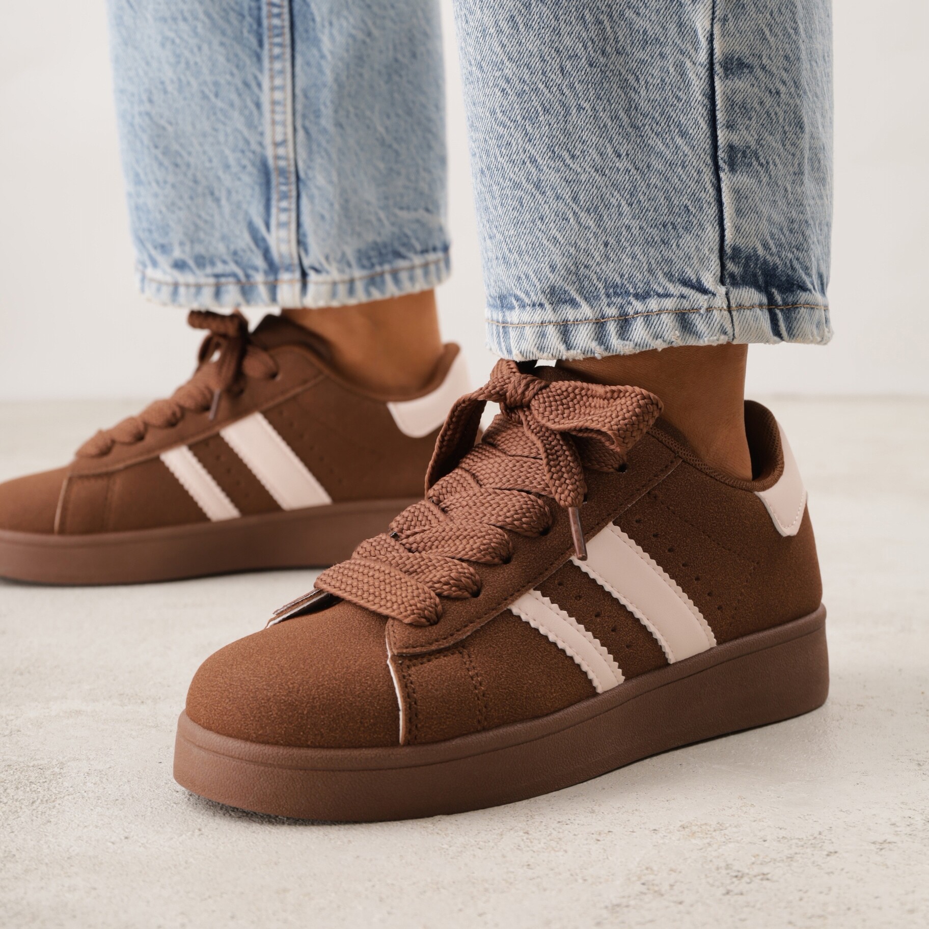Brązowo-Białe Sneakersy na Niskiej Platformie z Naszywkami Flordexia, brązowy, nubuk syntetyczny, Renee, damski, przejściowy, rozmiar 39