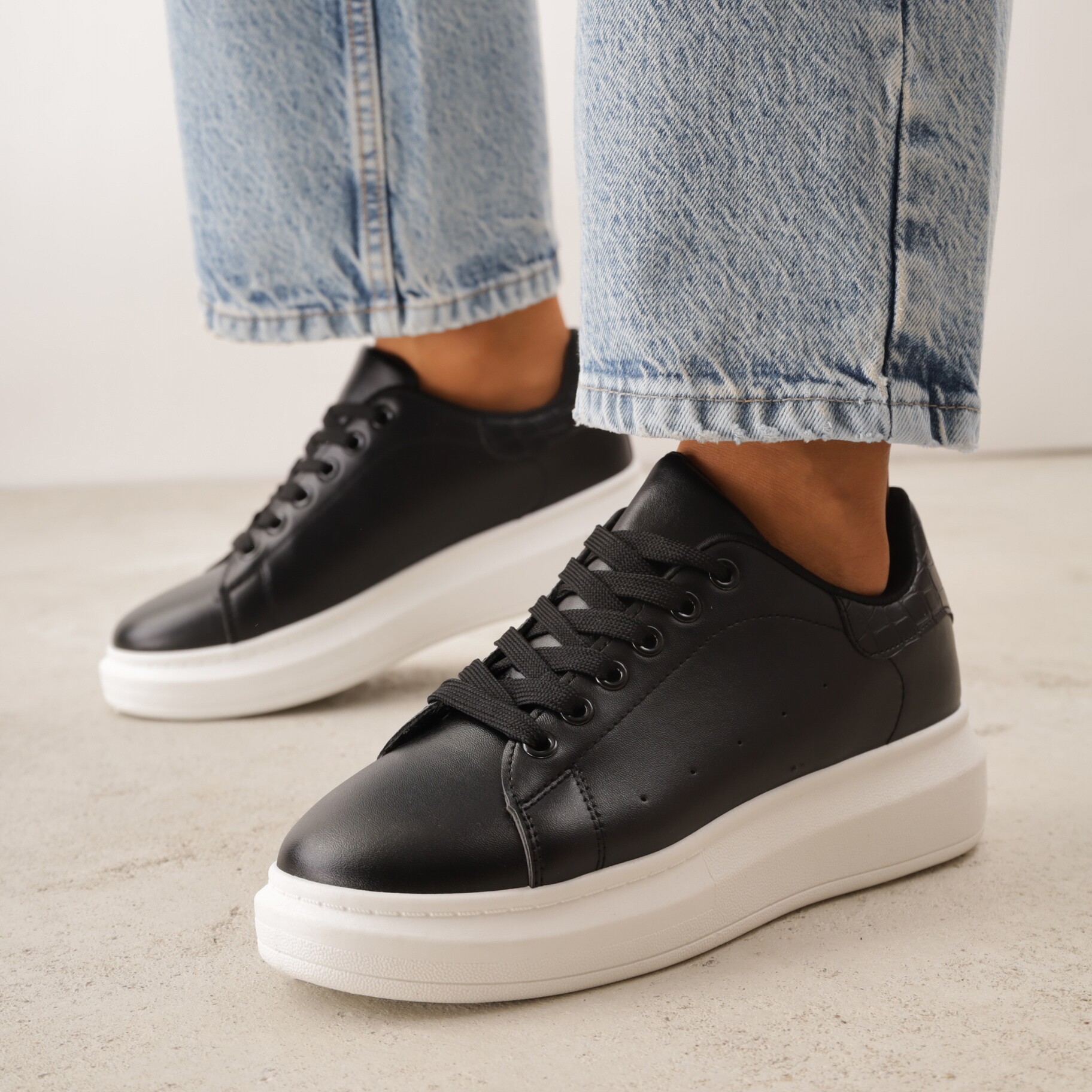 Czarno-Białe Sneakersy na Niskiej Platformie w Klasycznym Stylu Lucid Dream, czarny, imitacja skóry, Renee, damski, przejściowy, rozmiar 40