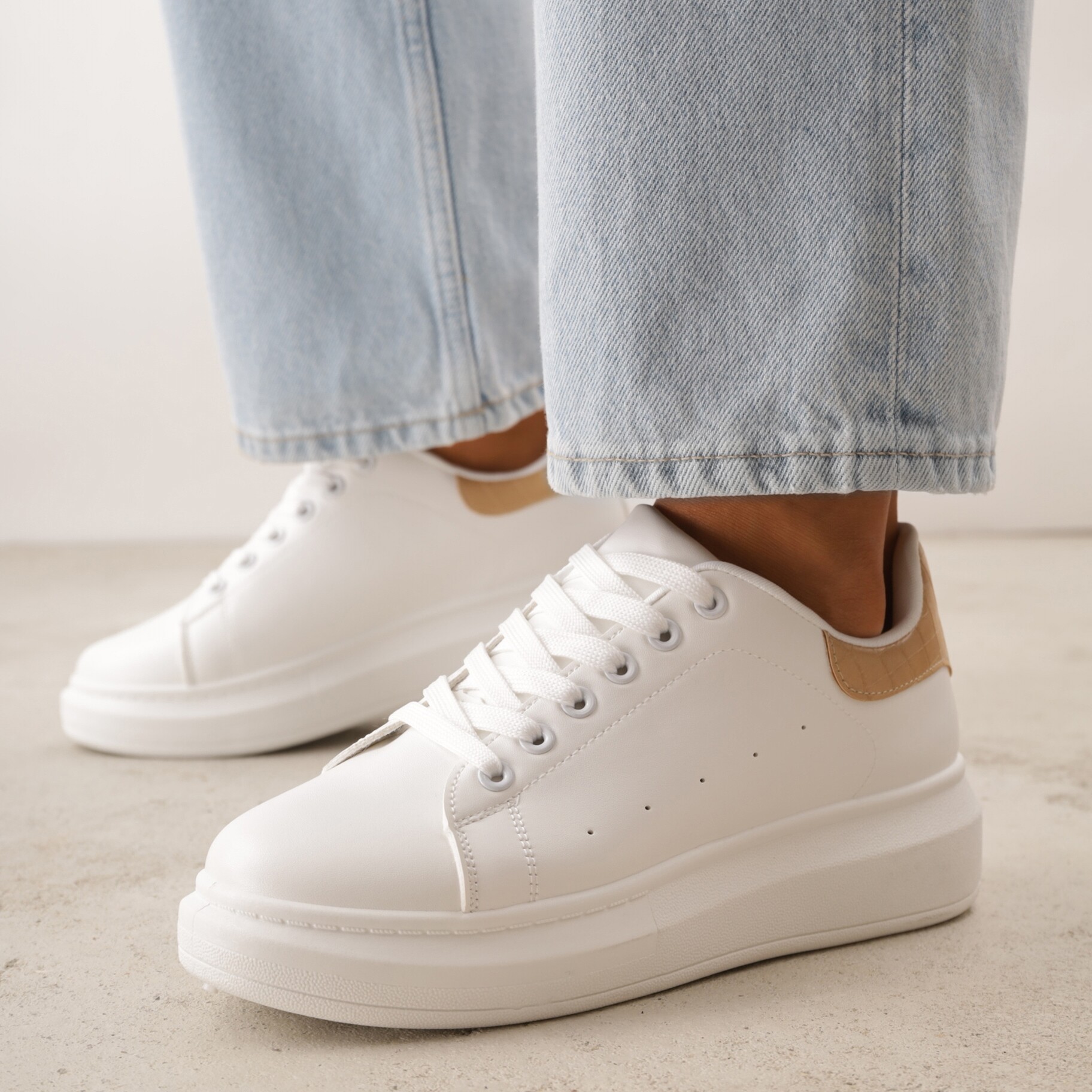 Biało-Beżowe Sneakersy na Niskiej Platformie w Klasycznym Stylu Lucid Dream, biały, imitacja skóry, Renee, damski, przejściowy, rozmiar 36