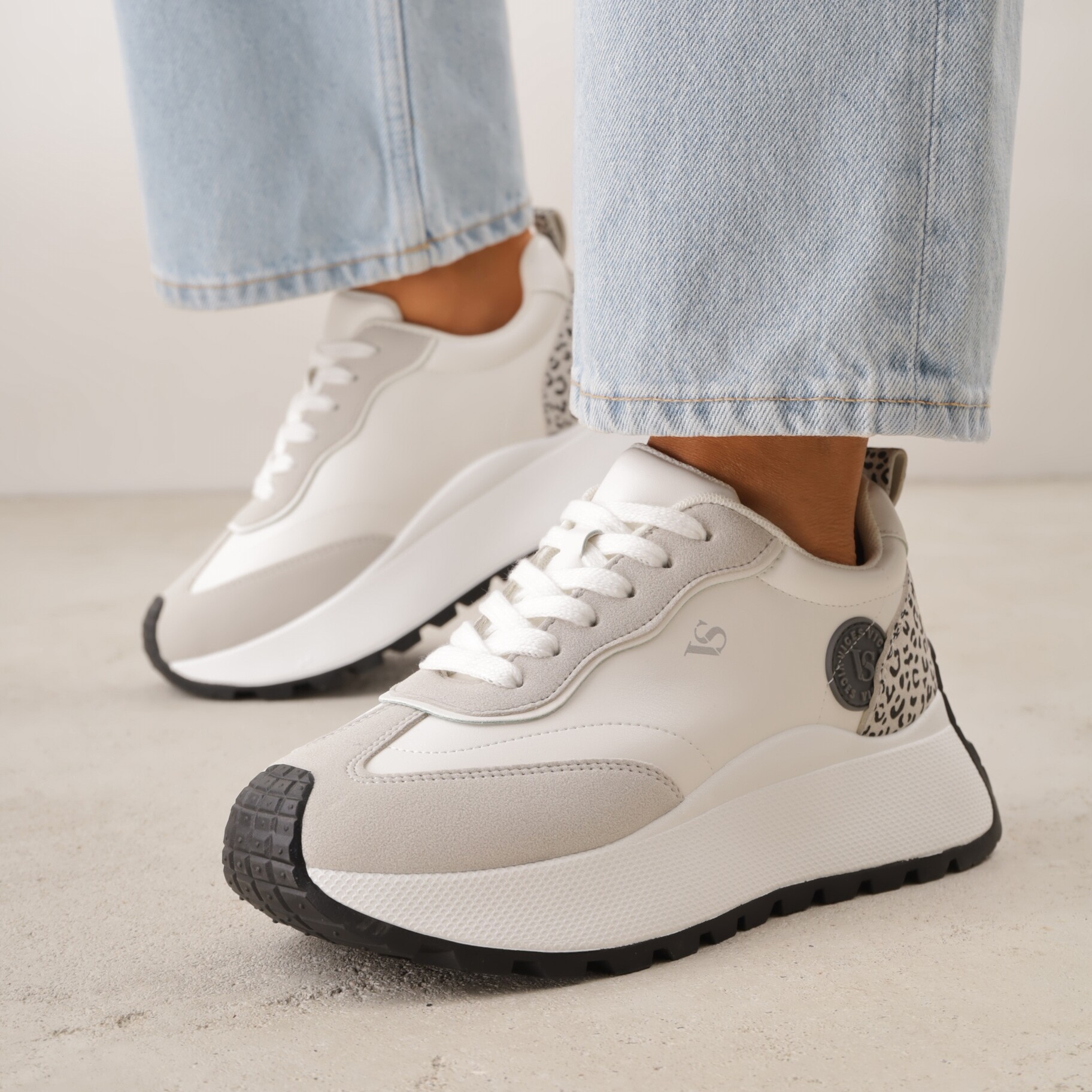 Białe Sneakersy Vices na Platformie Ozdobione Naszywką i Panterką Selothiel, biały, imitacja skóry, Renee, damski, przejściowy, rozmiar 38