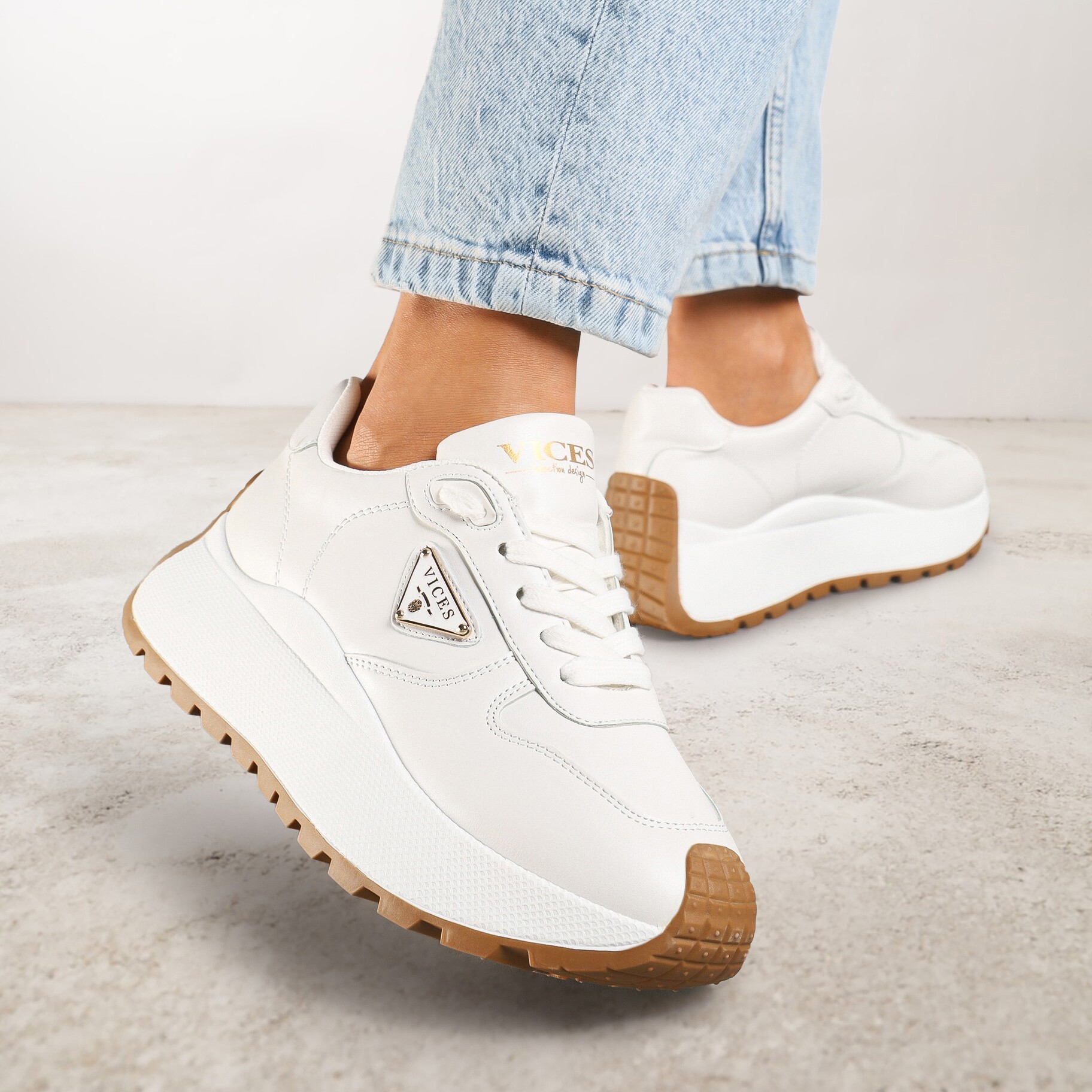 Białe Sneakersy Vices na Platformie Ozdobione Metaliczną Aplikacją Nelviera, biały, imitacja skóry, Renee, damski, przejściowy, rozmiar 36