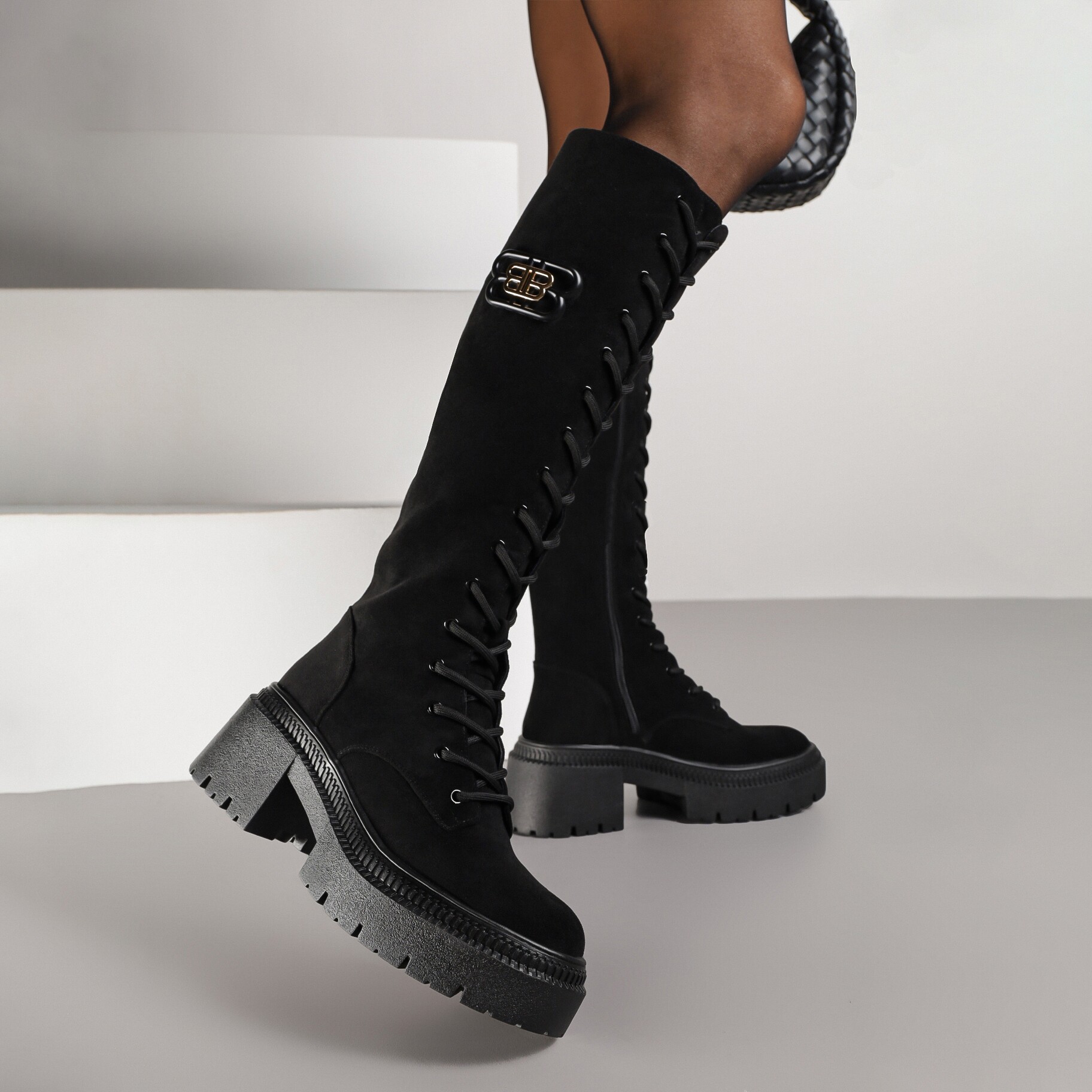 Czarne Kozaki Vices z Imitacji Zamszu w Stylu Grunge ze Sznurowaną Cholewką i Platformą Laurotte, czarny, imitacja skóry, Renee, damski, zimowy, rozmiar 38