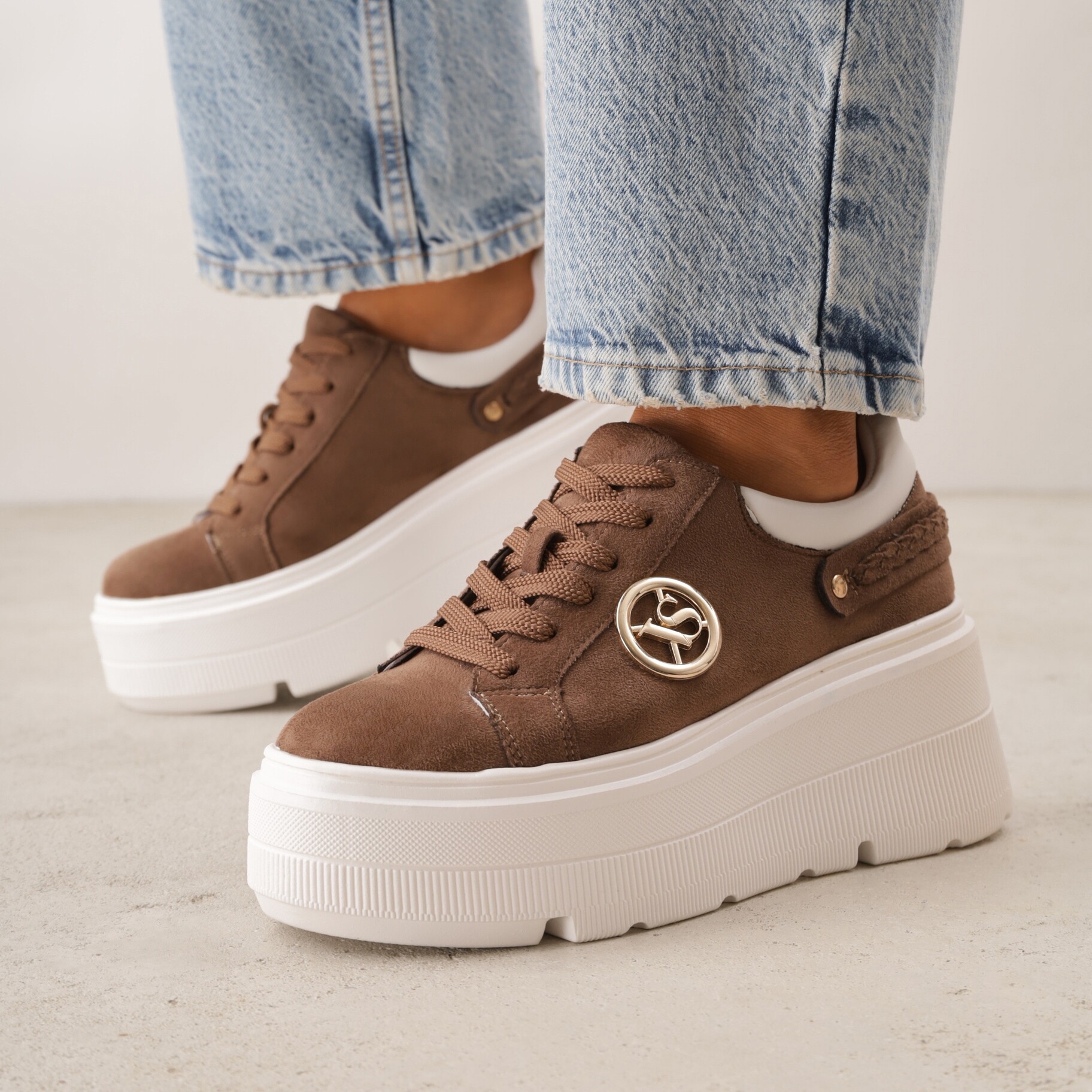 Jasnobrązowe Sneakersy Vices na Platformie Ozdobione Metaliczną Aplikacją Tatellia, beżowy, imitacja zamszu, Renee, damski, przejściowy, rozmiar 38