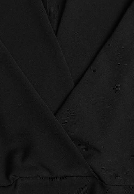 Salopetă neagră cu decolteu în V Ivemie 6