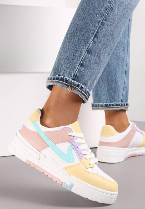 Żółte Sneakersy z Perforacją na Nosku Zdobione Wstawkami Cagos