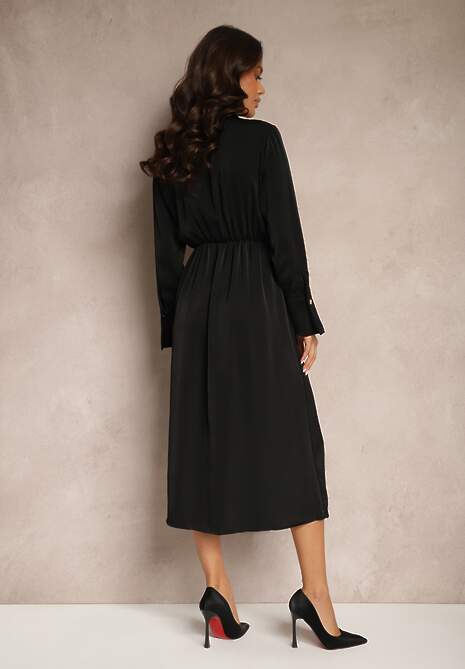Czarna Satynowa Sukienka Kopertowa z Gumką i Łańcuszkiem w Talii Shaffa 4