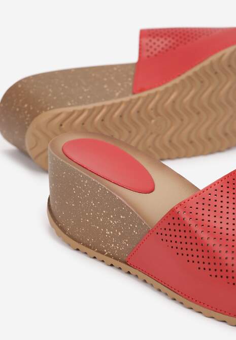 Czerwone Klapki na Koturnie z Szerokim Paskiem i Okrągłym Noskiem Rynn 5