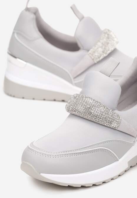 Szare Wsuwane Sneakersy na Niskim Koturnie z Ozdobnym Paskiem z Przodu Amisia 5
