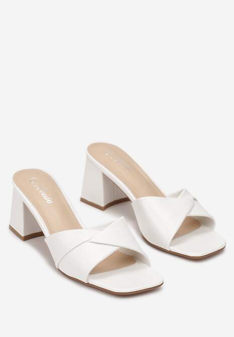 Białe Klapki z Kwadratowym Noskiem na Słupku Casilia 4