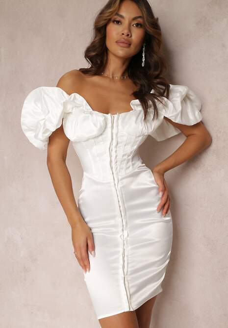 Biała Dopasowana Sukienka Satynowa z Bufiastym Rękawem Clarimond