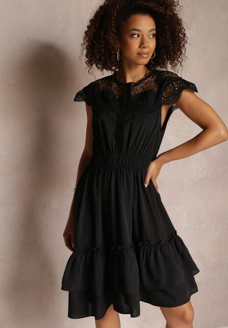 Czarna Rozkloszowana Sukienka Midi z Gumką w Talii i Koronkowym Dekoltem Panita