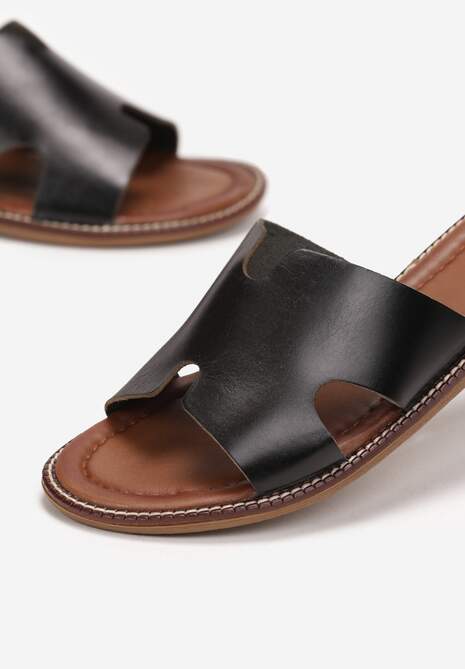 Czarne Klapki ze Skóry Naturalnej i Wycięciami Terenia 5