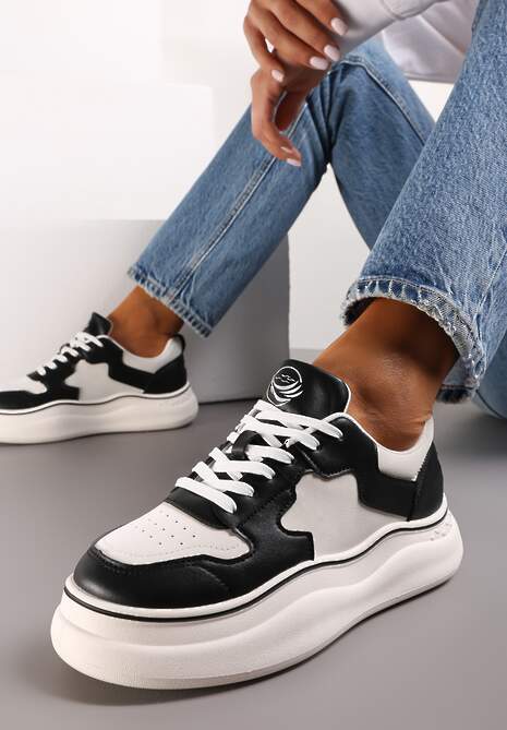 Biało-Czarne Płaskie Sneakersy Sznurowane na Grubszej Podeszwie Evanadia