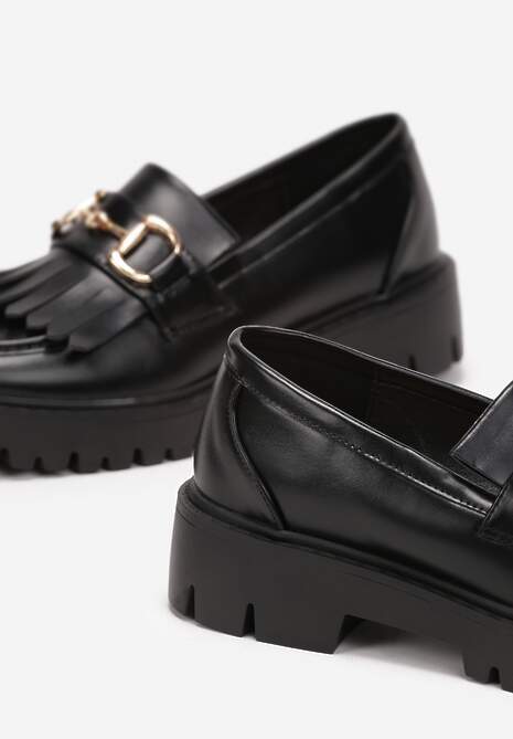 Czarne Wsuwane Mokasyny na Płaskiej Grubej Podeszwie z Frędzlami i Metalową Wstawką Lujana 5