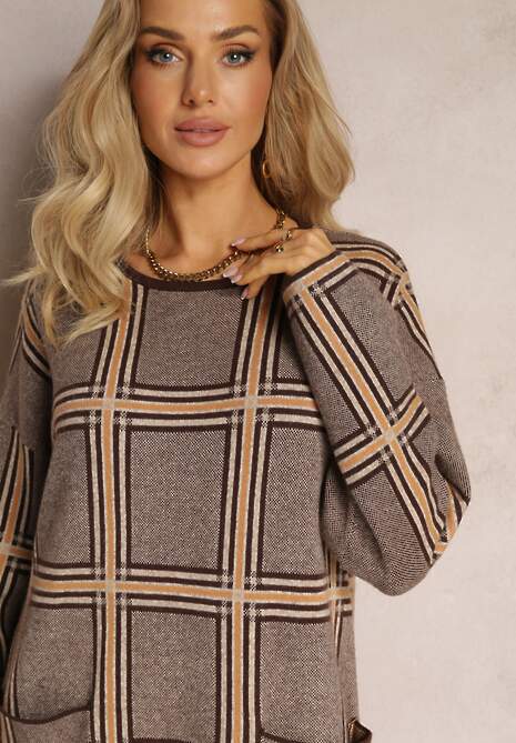 Brązowo-Beżowa Dzianinowa Sukienka Oversize z Naszytymi Kieszeniami w Kratę Deliuba 5