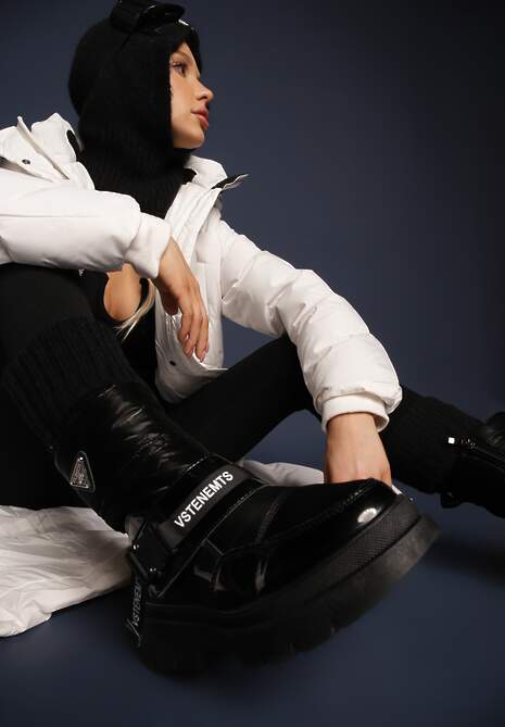 Czarne Śniegowce Lakierowane z Taśmami z Napisami Ermanno