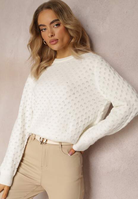 Biały Sweter Ozdobiony Perełkami i Drobnym Tłoczeniem Lelloa 4