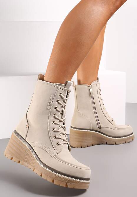 Botine Bej Cu Siret Pe Platforma Sevese