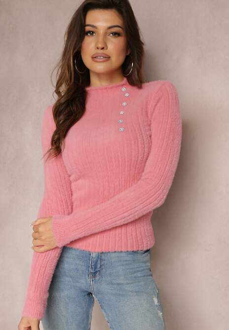 Różowy Wełniany Sweter z Biżuteryjnymi Guzikami i Dłuższym Włosiem Tuvelio