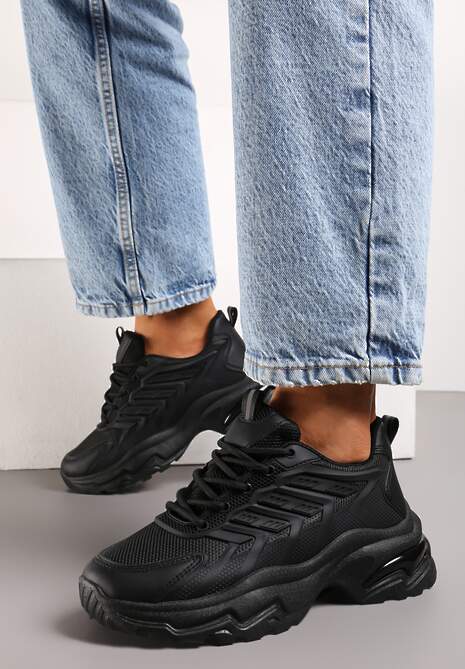 Czarne Sneakersy na Niskiej Platformie z Ozdobnymi Wstawkami na Cholewce Amrogia