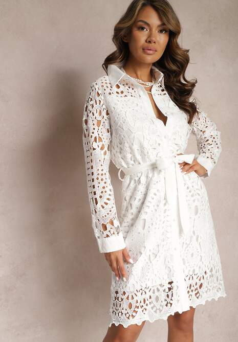 Biała Koszulowa Sukienka Mini z Ażurowej Koronki i Paskiem Norila