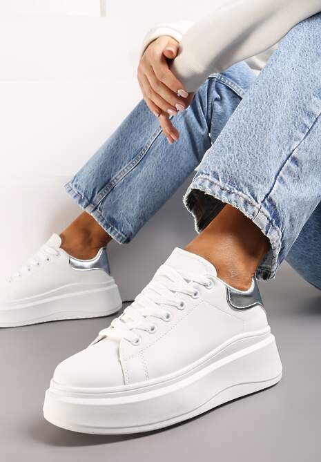Biało-Srebrne Sznurowane Sneakersy na Niskiej Platformie z Imitacji Skóry Ajanfa