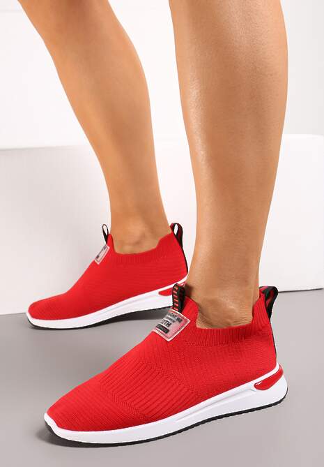 Czerwone Buty Sportowe Wsuwane z Elastyczną Cholewką i Ozdobną Wstawką na Podeszwie Zalire