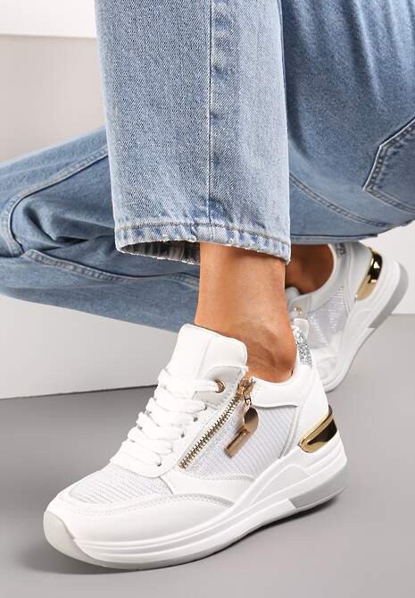 Białe Błyszczące Sneakersy na Koturnie z Metalicznymi Detalami i Sznurowaniem Teissa