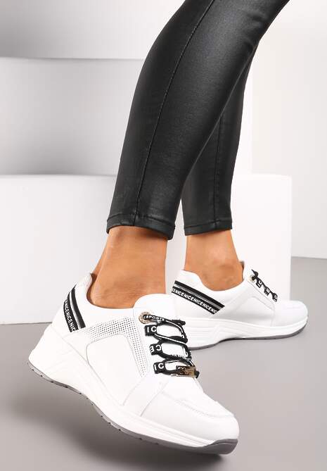 Białe Sneakersy ze Skórzaną Wkładką Ozdobione Napisami na Koturnie Dorvalia