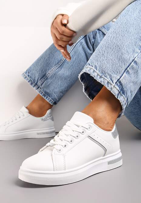 Biało-Srebrne Sznurowane Sneakersy z Ekoskóry z Błyszczącym Detalem Marnitta