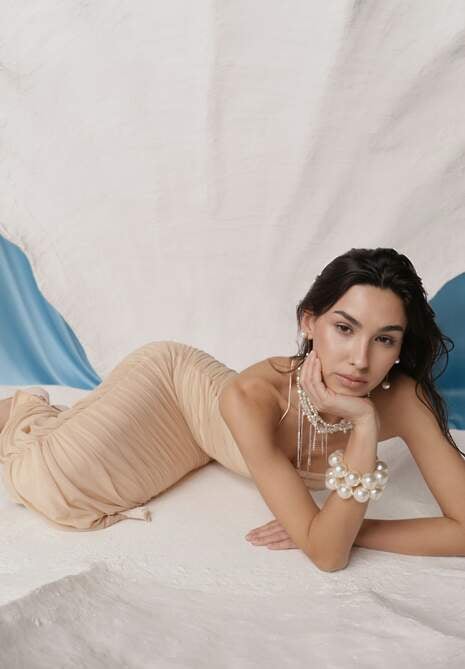 Beżowa Siateczkowa Sukienka Midi Dopasowana na Ramiączkach Nirielle