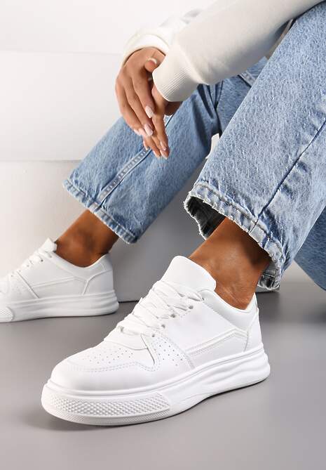 Białe Sznurowane Sneakersy Ozdobione Perforacją i Przeszyciami Eglia
